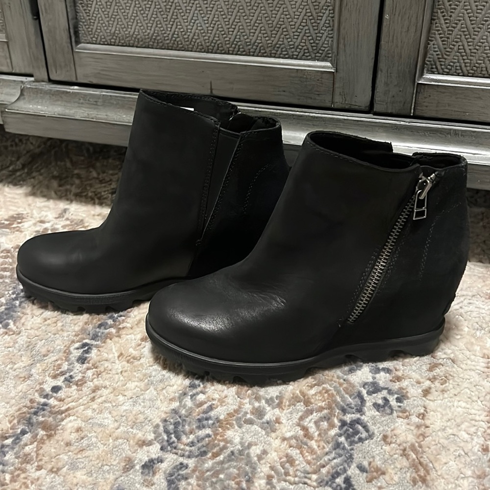 Sorel Joan of Arctic II Black Waterproof Suede Wedge Zip Booties Boots 8